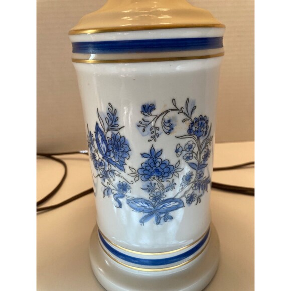Vintage 1970's Blue Floral Lamp complete with shade excellent Country Cabin - Picture 2 of 8